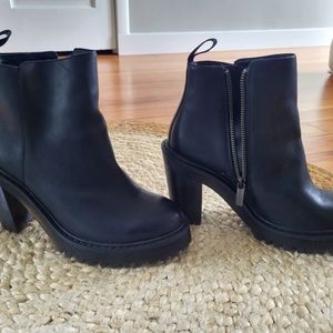 Women's Magdalena Doc Martens